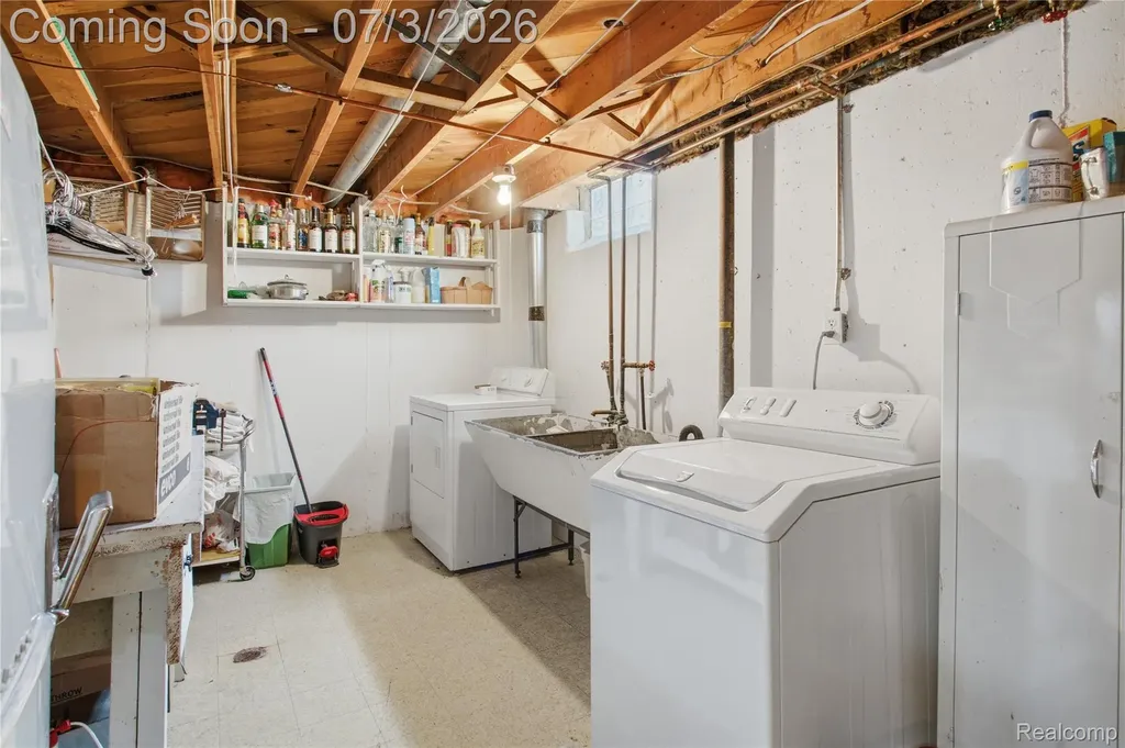 8516 Perrin Avenue Westland City MI 48185