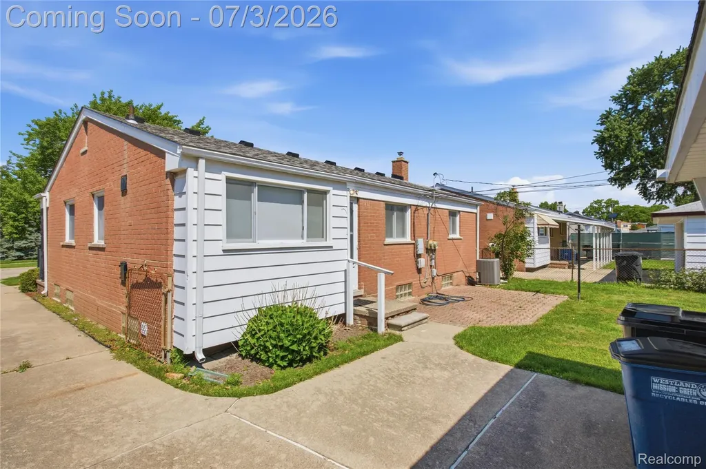 8516 Perrin Avenue Westland City MI 48185