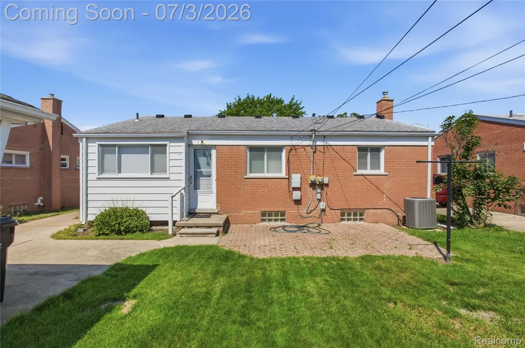 8516 Perrin Avenue Westland City MI 48185