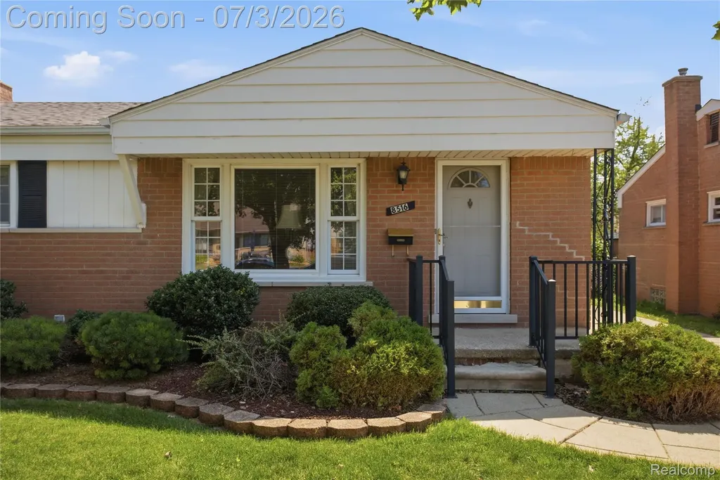 8516 Perrin Avenue Westland City MI 48185
