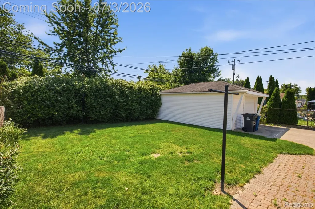8516 Perrin Avenue Westland City MI 48185
