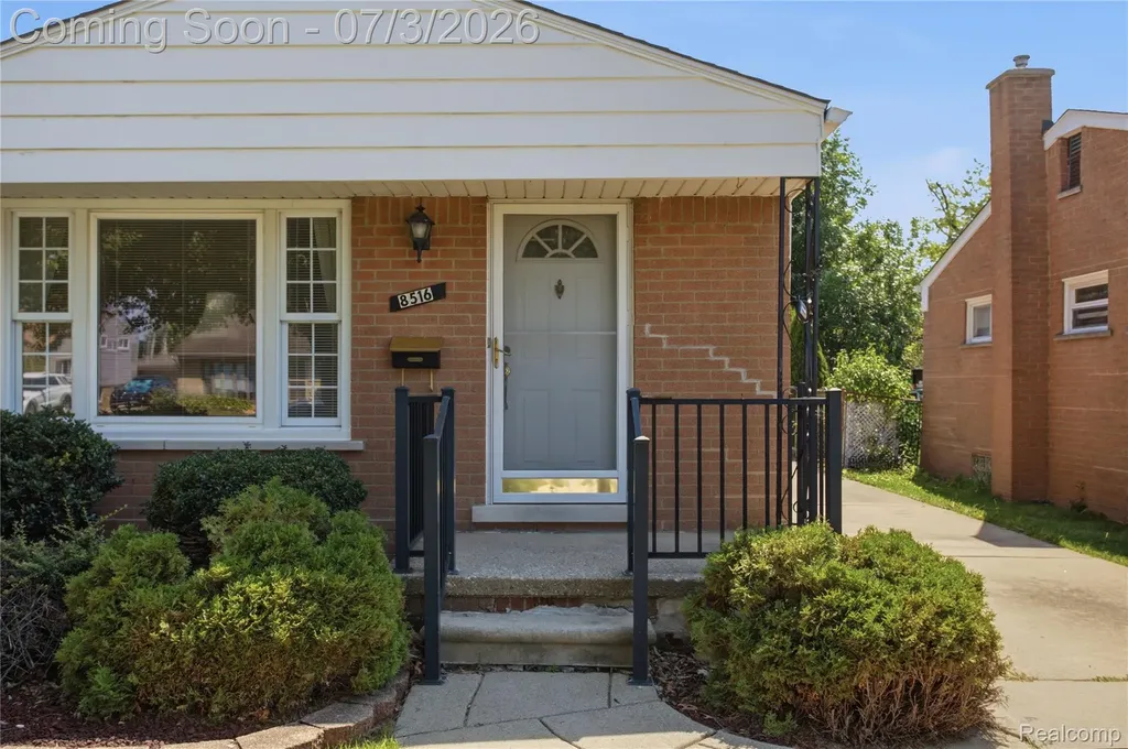 8516 Perrin Avenue Westland City MI 48185