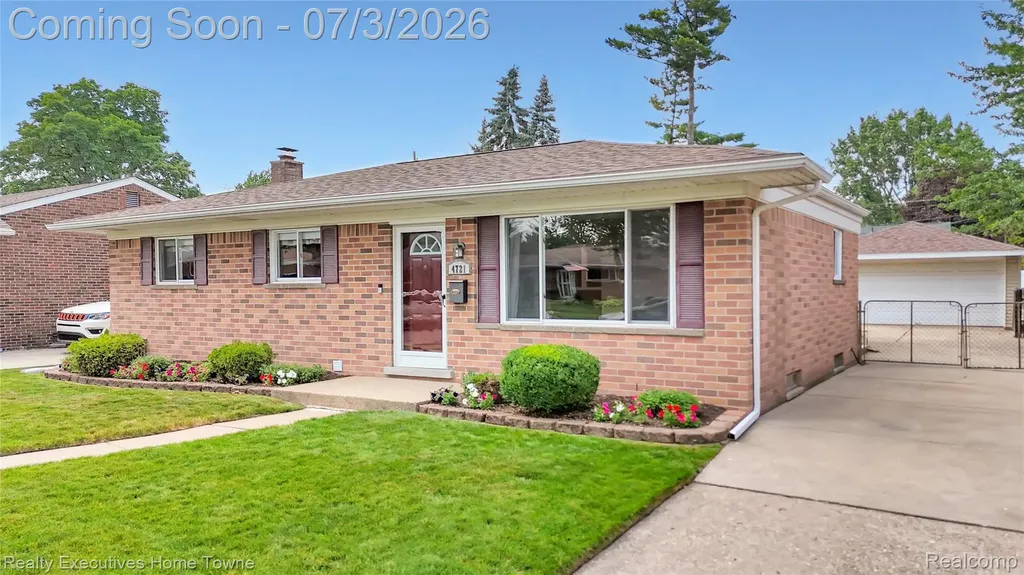 4721 Parent Avenue Warren City MI 48092