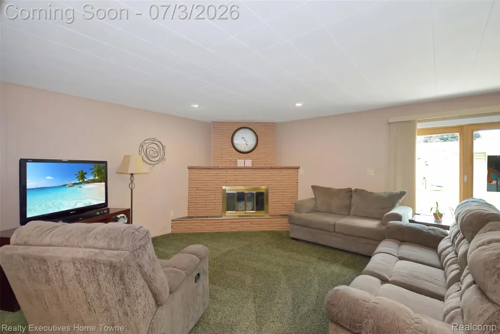 4721 Parent Avenue Warren City MI 48092