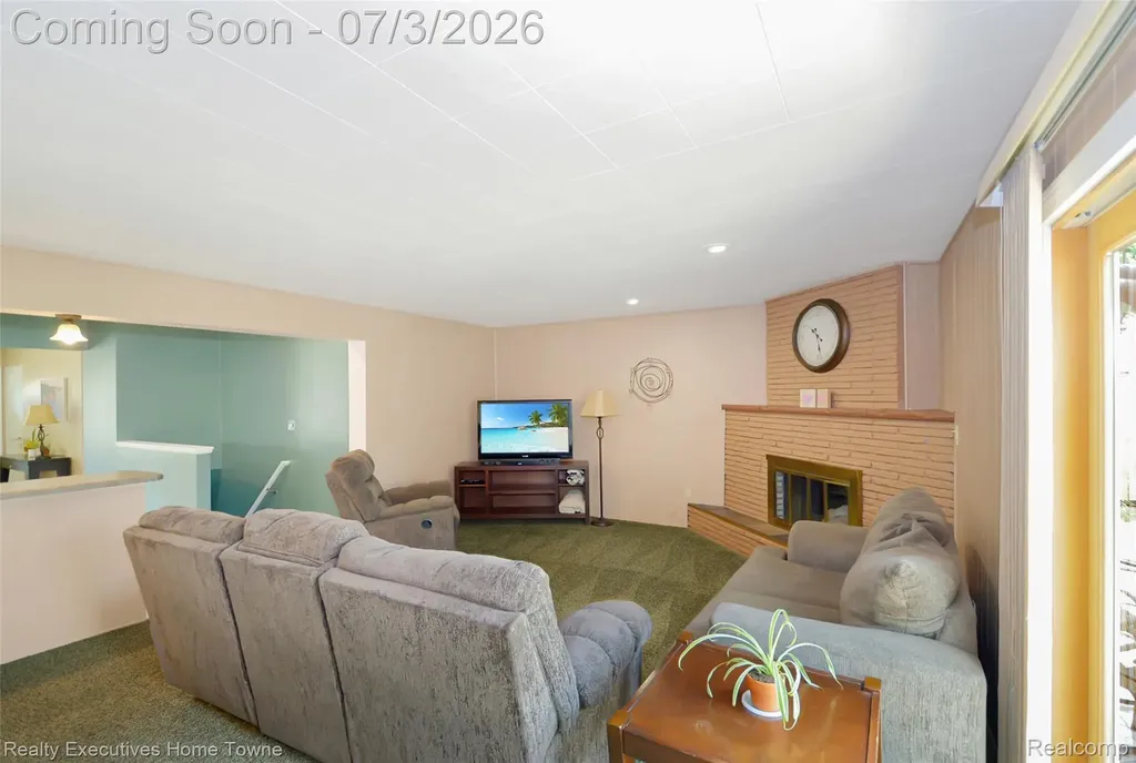 4721 Parent Avenue Warren City MI 48092