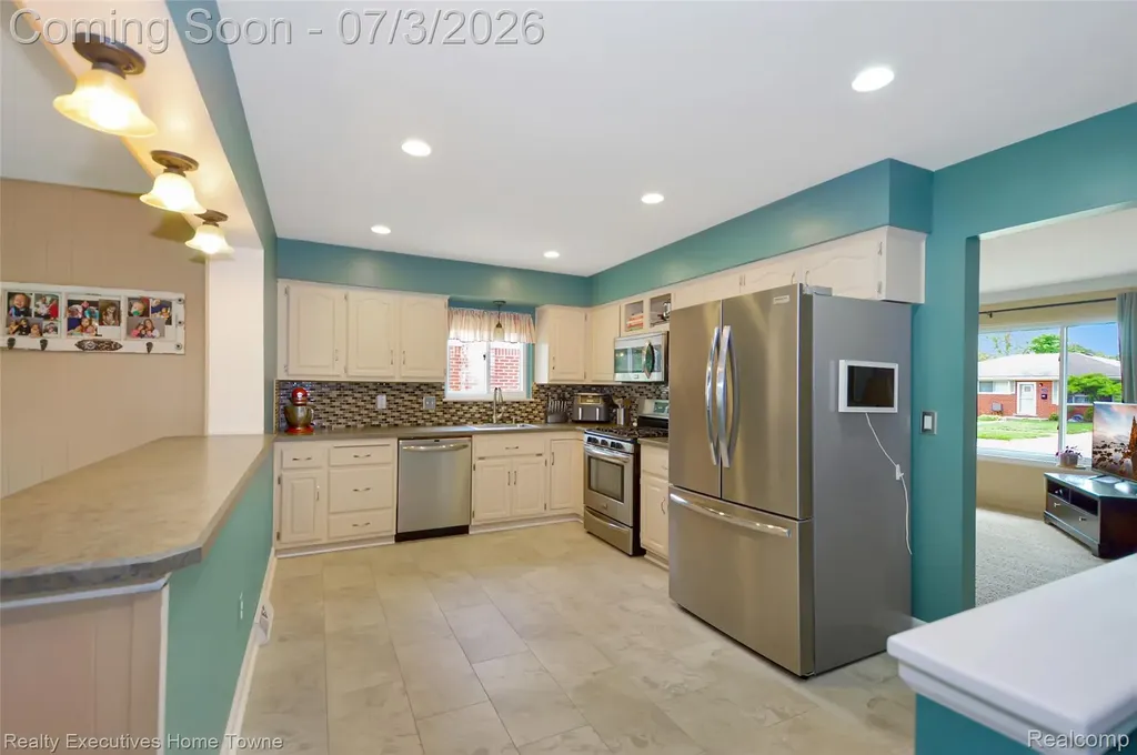 4721 Parent Avenue Warren City MI 48092