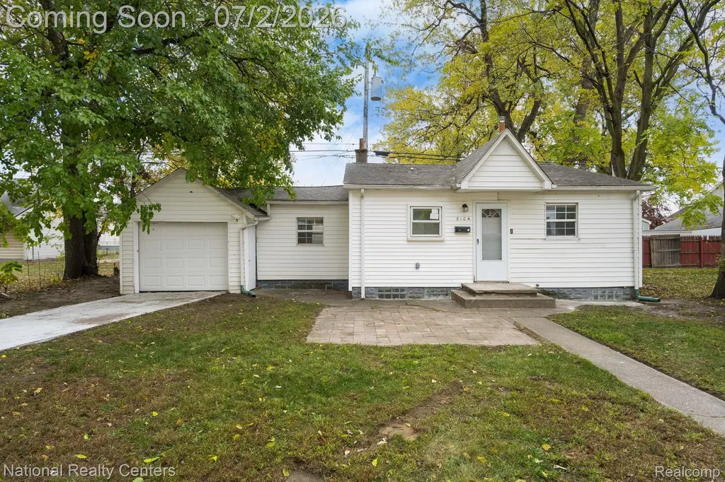 8104 Jackson Avenue Warren City MI 48089