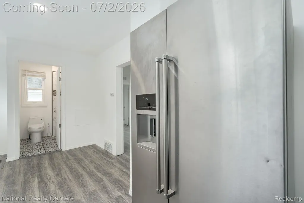 8104 Jackson Avenue Warren City MI 48089