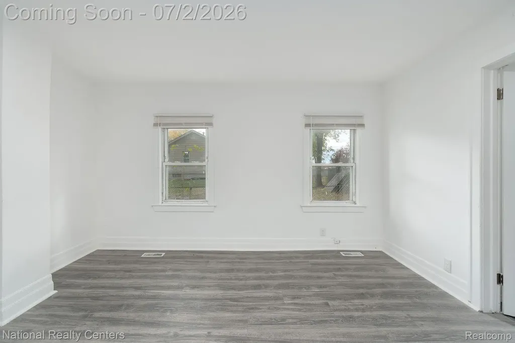 8104 Jackson Avenue Warren City MI 48089