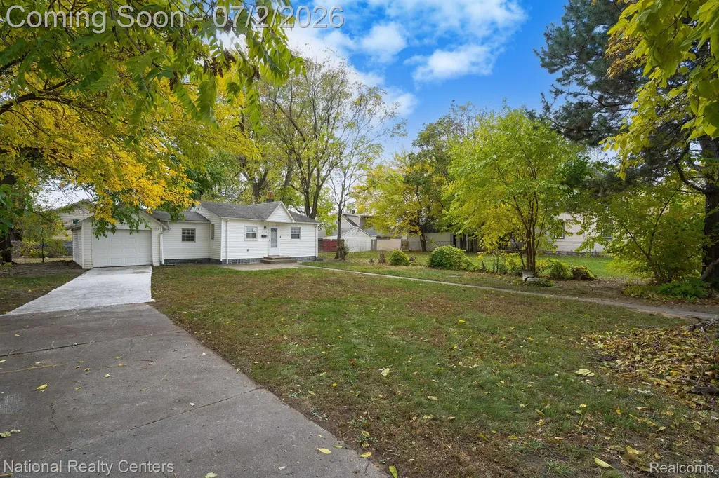 8104 Jackson Avenue Warren City MI 48089