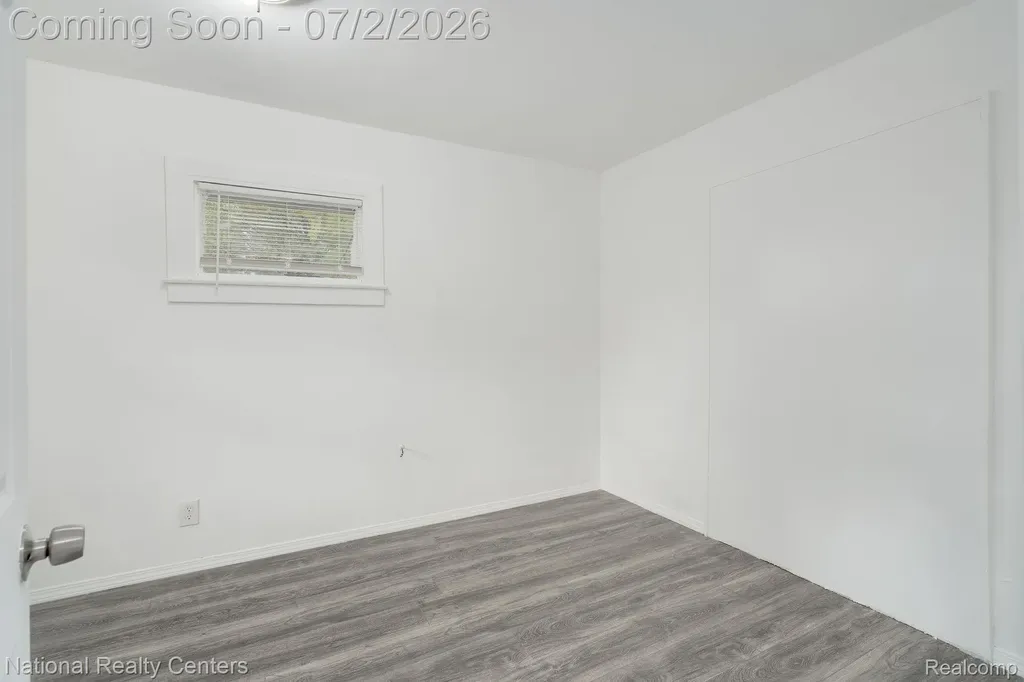 8104 Jackson Avenue Warren City MI 48089