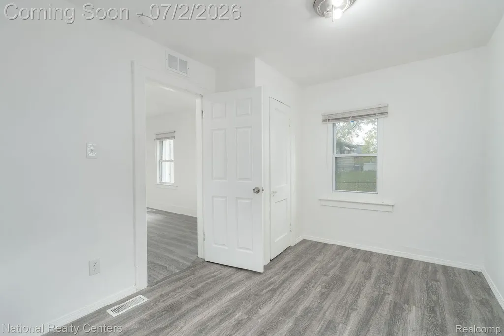 8104 Jackson Avenue Warren City MI 48089