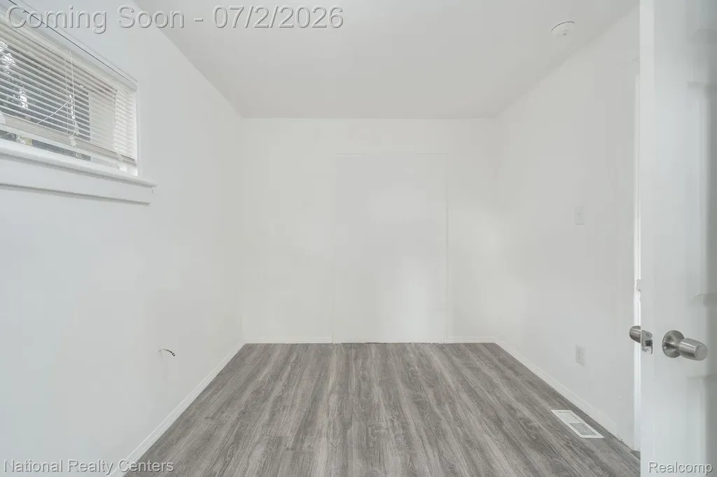 8104 Jackson Avenue Warren City MI 48089