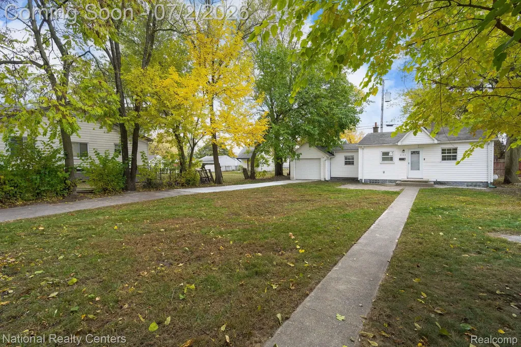8104 Jackson Avenue Warren City MI 48089