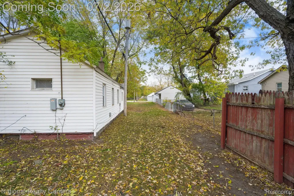 8104 Jackson Avenue Warren City MI 48089