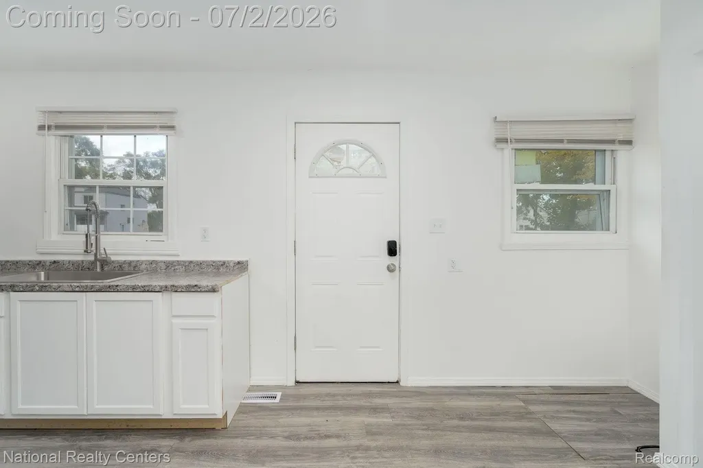 8104 Jackson Avenue Warren City MI 48089