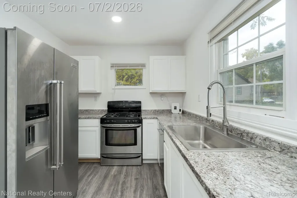 8104 Jackson Avenue Warren City MI 48089