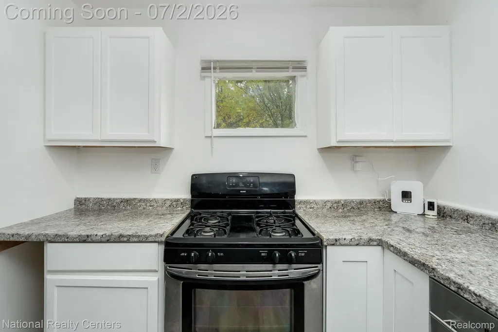 8104 Jackson Avenue Warren City MI 48089