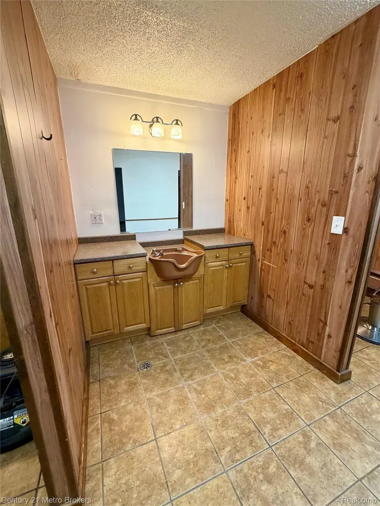 4126 W Fenton Road Flint Charter Township MI 48507