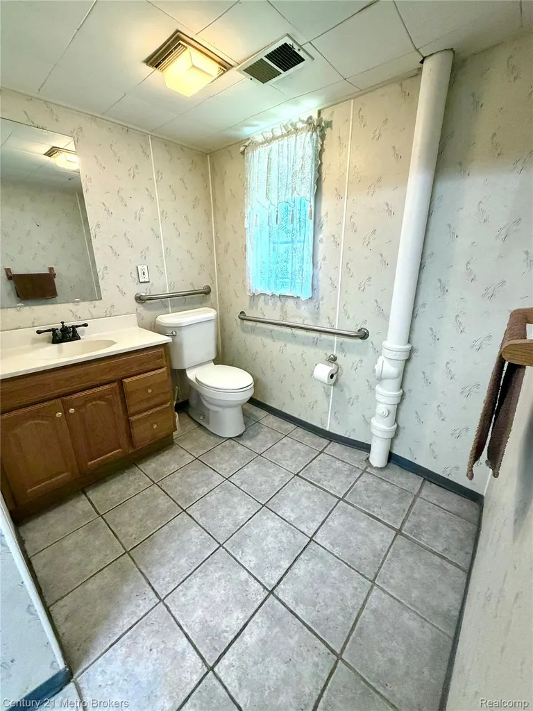 4126 W Fenton Road Flint Charter Township MI 48507