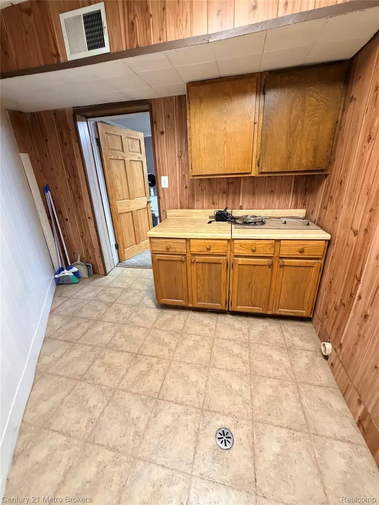 4126 W Fenton Road Flint Charter Township MI 48507