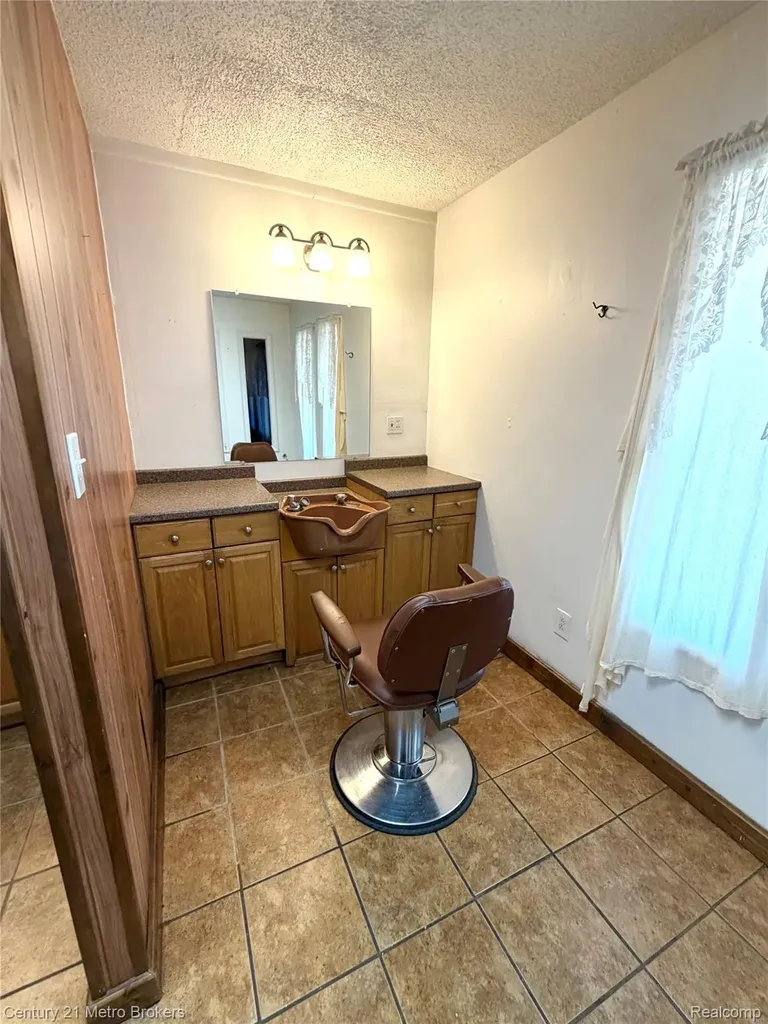 4126 W Fenton Road Flint Charter Township MI 48507