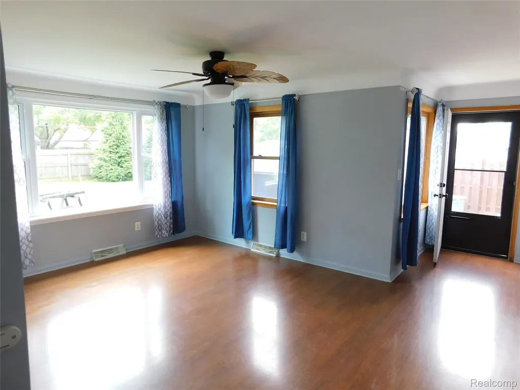16740 College Fraser City MI 48026