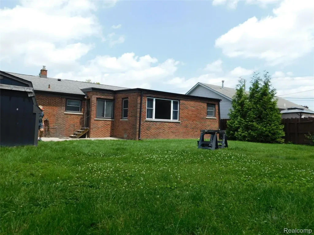 16740 College Fraser City MI 48026