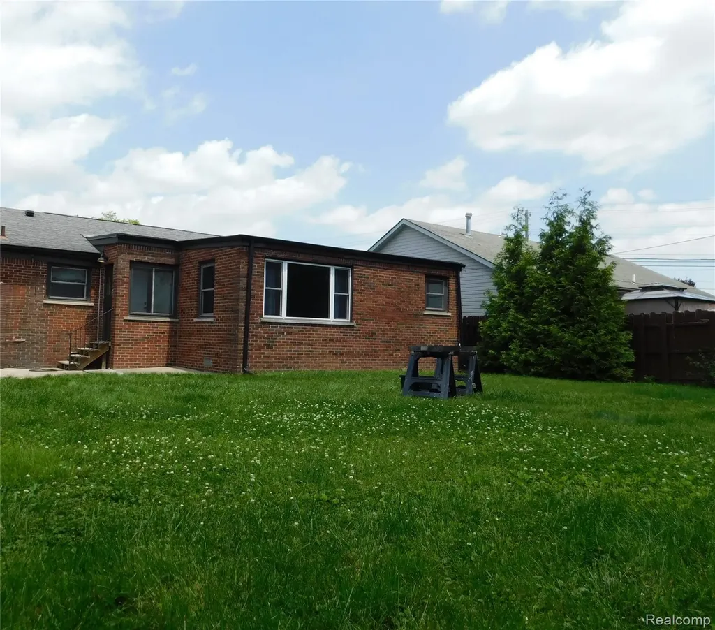 16740 College Fraser City MI 48026