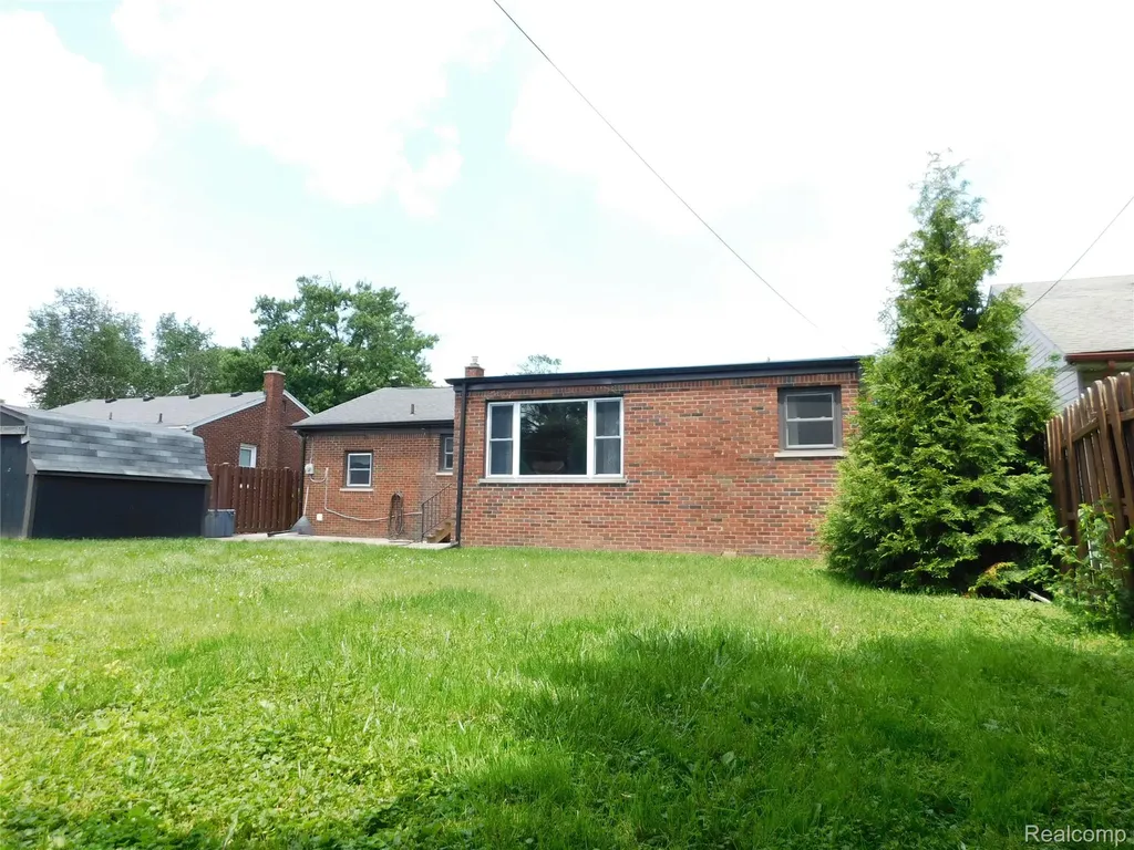 16740 College Fraser City MI 48026