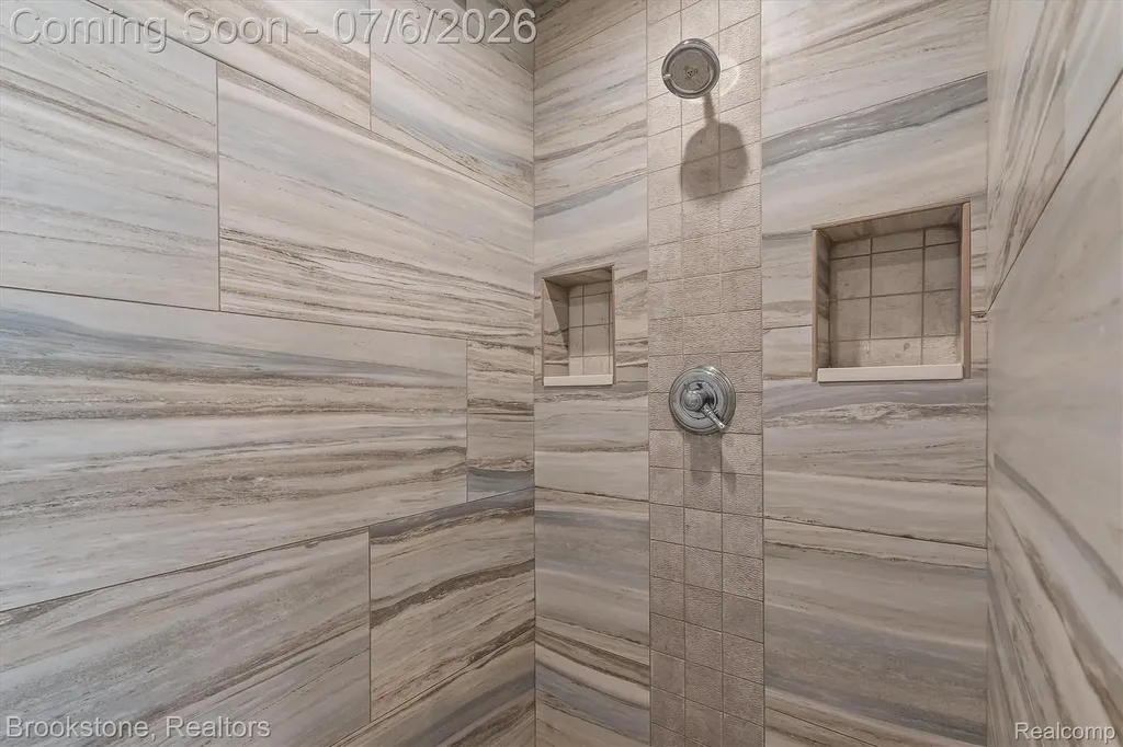 5458 Boulderwood Ridge Independence Charter Township MI 48348