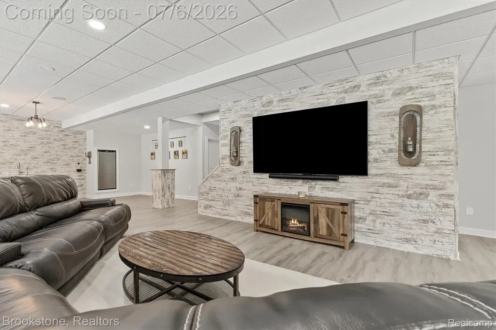 5458 Boulderwood Ridge Independence Charter Township MI 48348