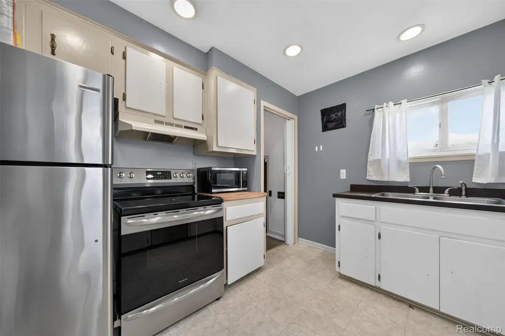 18181 Buckhannon Street Roseville City MI 48066
