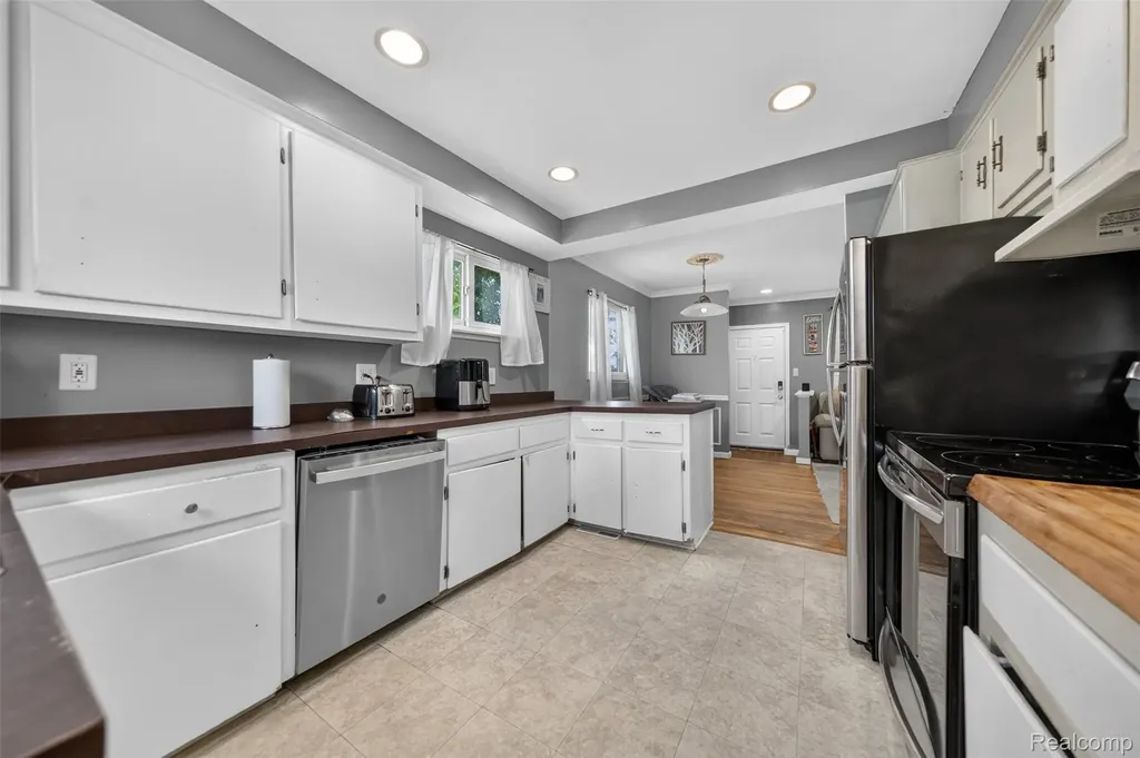 18181 Buckhannon Street Roseville City MI 48066