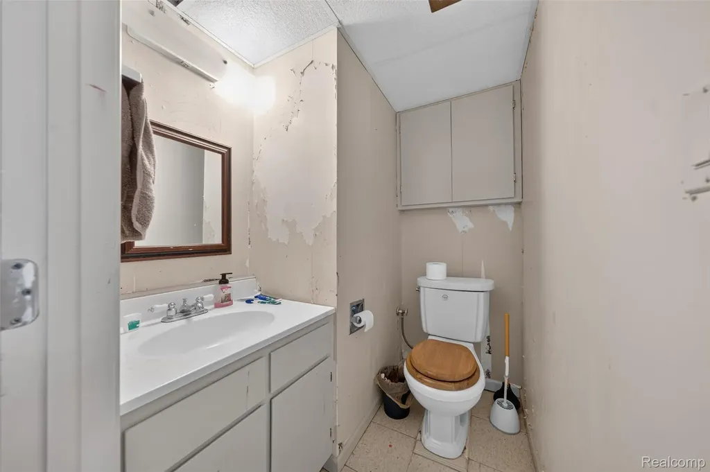 18181 Buckhannon Street Roseville City MI 48066