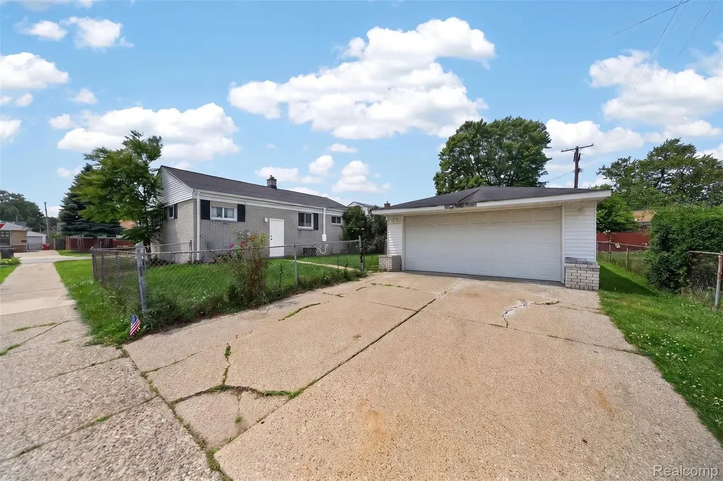 18181 Buckhannon Street Roseville City MI 48066