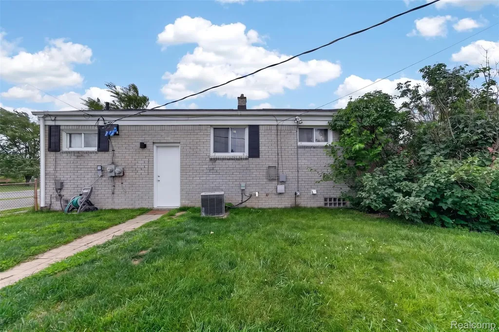 18181 Buckhannon Street Roseville City MI 48066