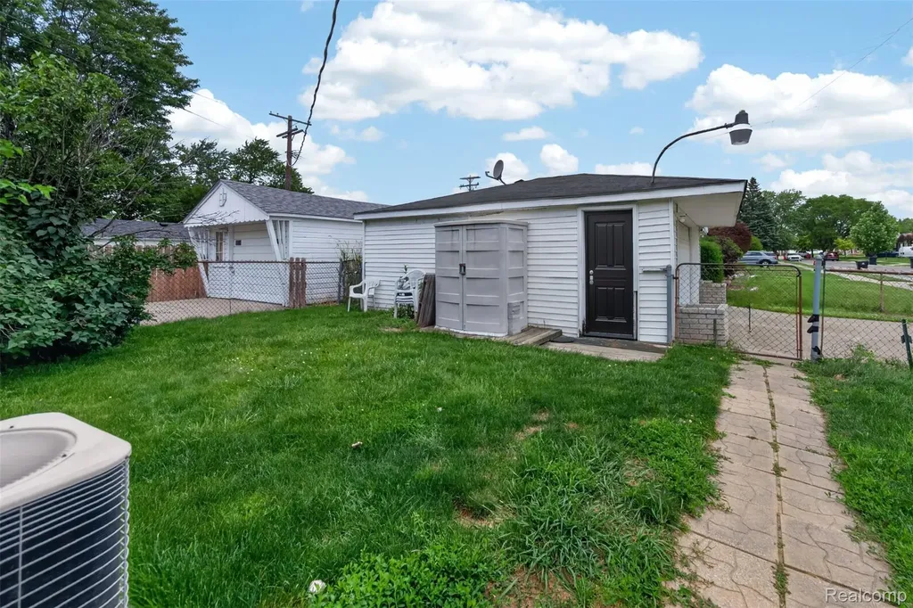 18181 Buckhannon Street Roseville City MI 48066