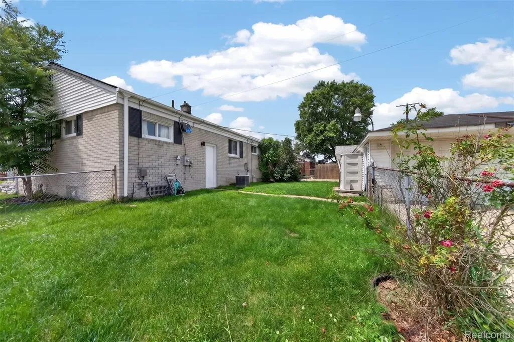 18181 Buckhannon Street Roseville City MI 48066