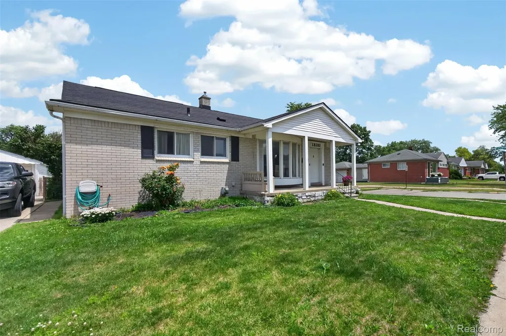 18181 Buckhannon Street Roseville City MI 48066