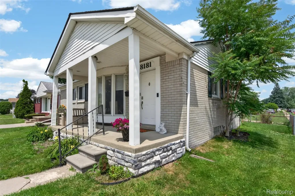 18181 Buckhannon Street Roseville City MI 48066