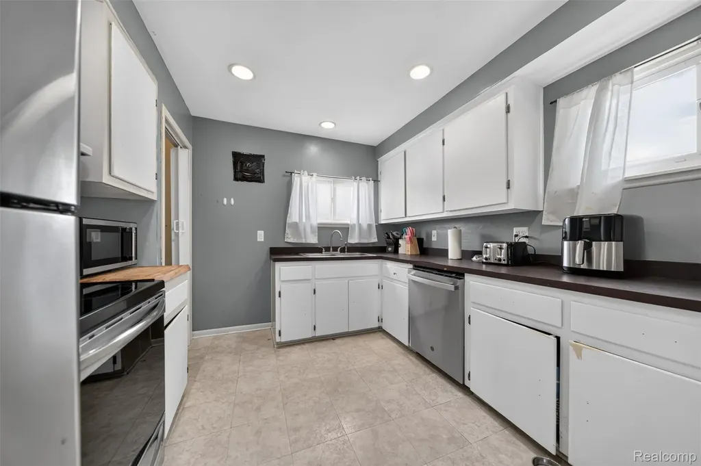 18181 Buckhannon Street Roseville City MI 48066