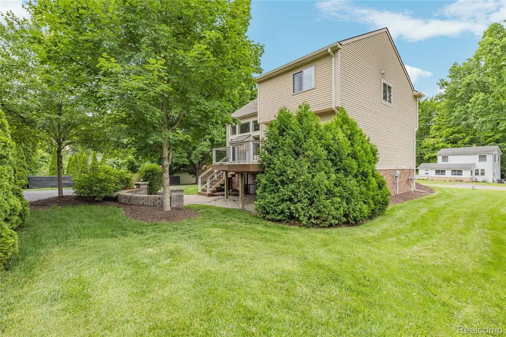 730 Leon Road Walled Lake City MI 48390