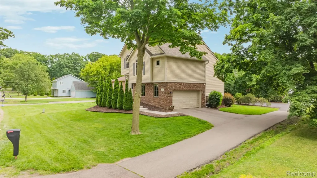 730 Leon Road Walled Lake City MI 48390