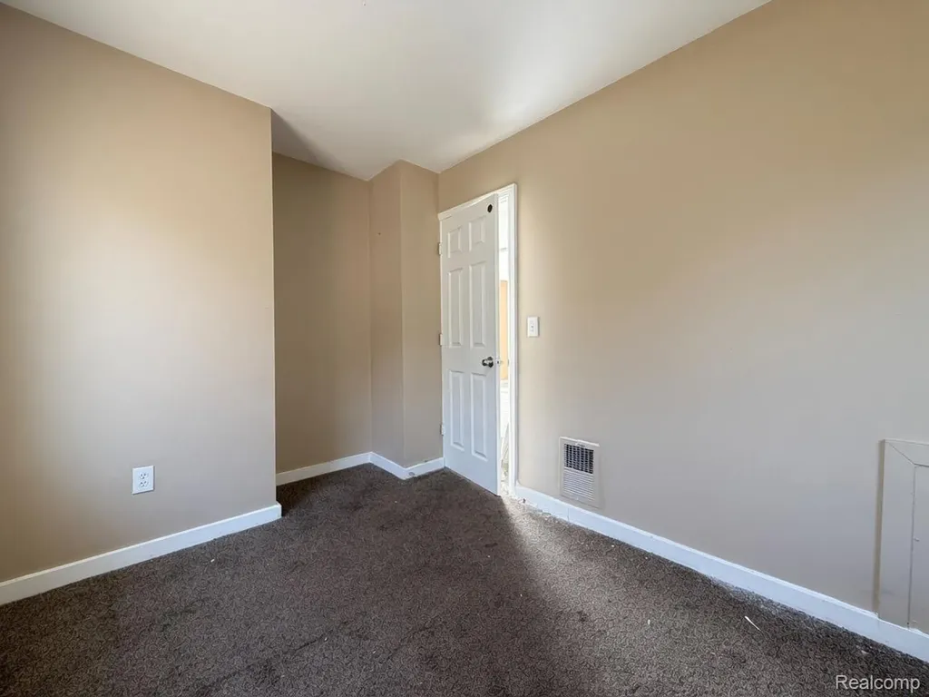 7746 Rosemont Avenue Detroit City MI 48228