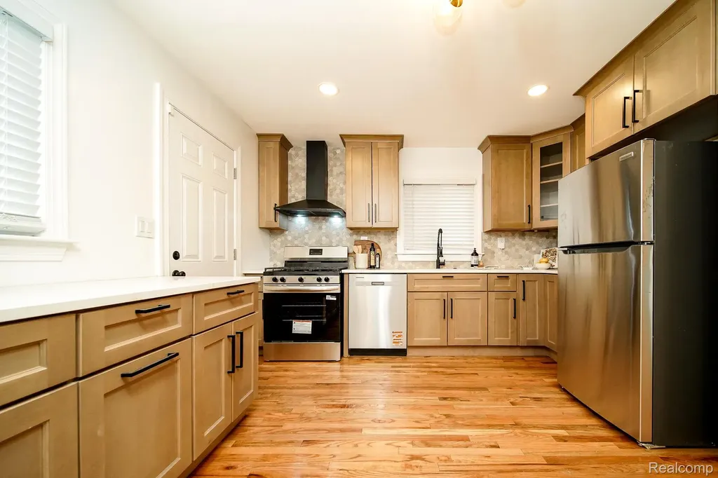 17116 Wildemere Street Detroit City MI 48221