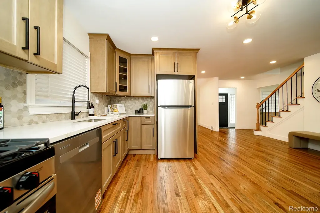 17116 Wildemere Street Detroit City MI 48221