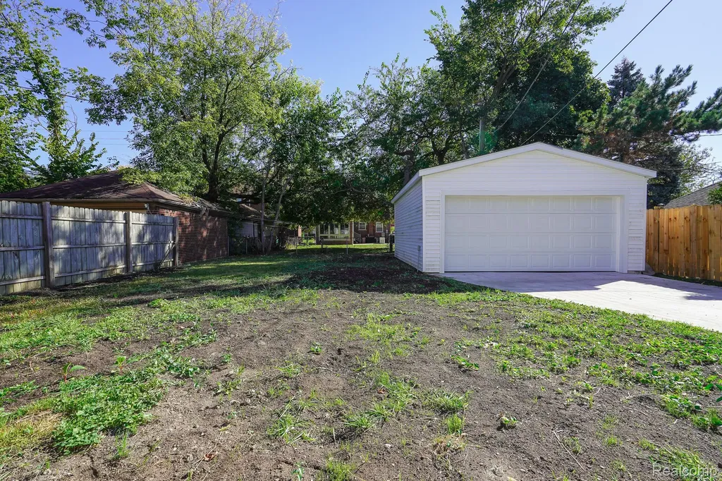 17116 Wildemere Street Detroit City MI 48221