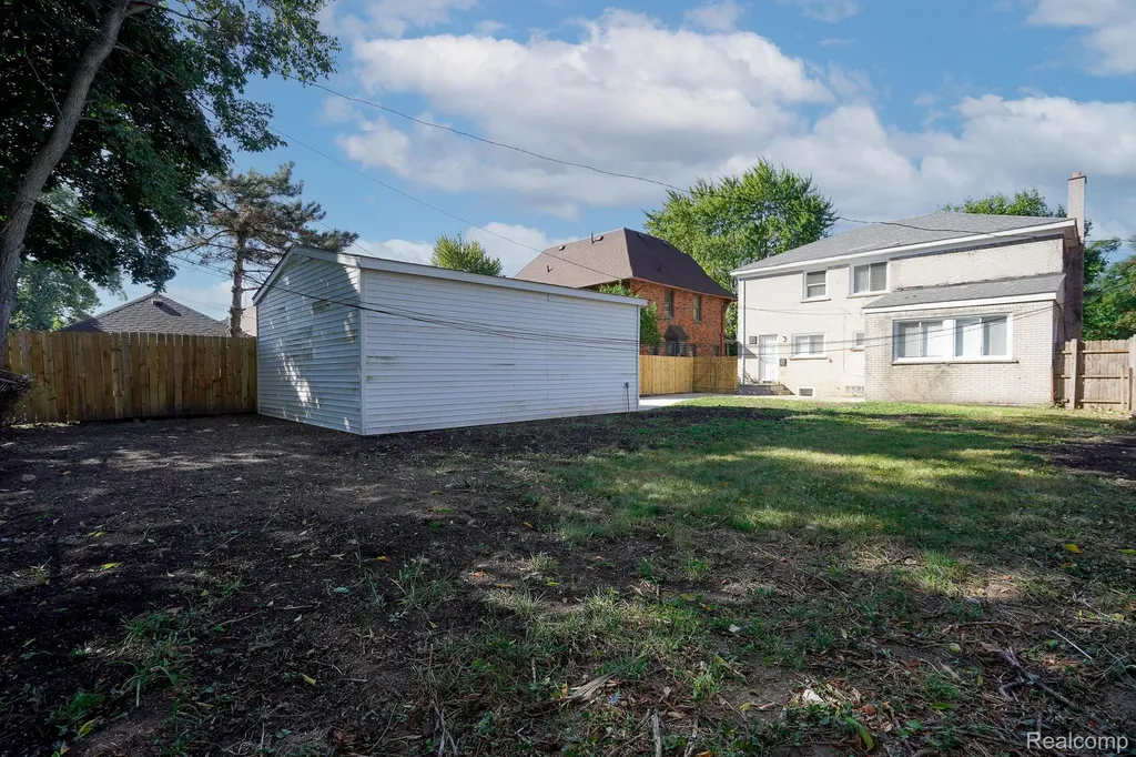 17116 Wildemere Street Detroit City MI 48221