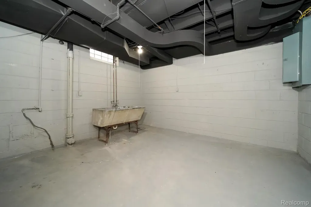 17116 Wildemere Street Detroit City MI 48221